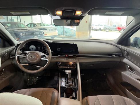 Used 2023 Hyundai Elantra SEL w/ Convenience Package image 21