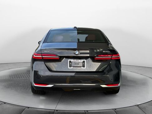 Certified 2026 BMW 530i xDrive w/ Premium Package AWD/4WD image 5