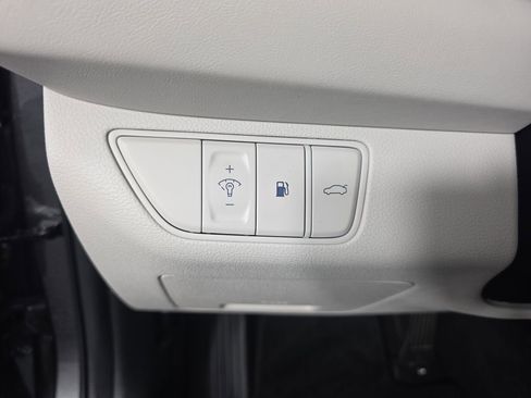 Used 2025 Genesis G70 2.5T RWD image 19