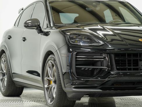 Used 2024 Porsche Cayenne Turbo GT AWD/4WD image 4
