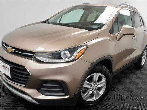 Used 2018 Chevrolet Trax LT w/ LT Convenience Package image 2