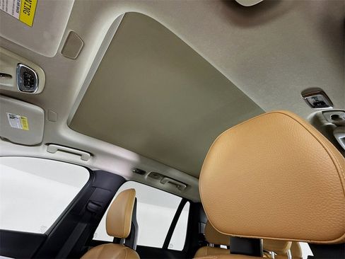 Used 2016 Volvo XC90 T6 Momentum w/ Vision Package image 22