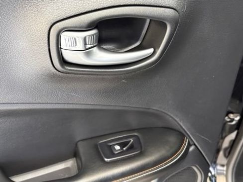 Used 2020 Jeep Compass Latitude FWD image 19