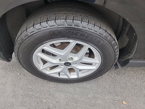 Used 2023 Ford Edge SEL image 21