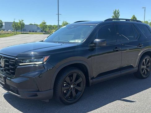 Certified 2025 Honda Pilot Black Edition image 13
