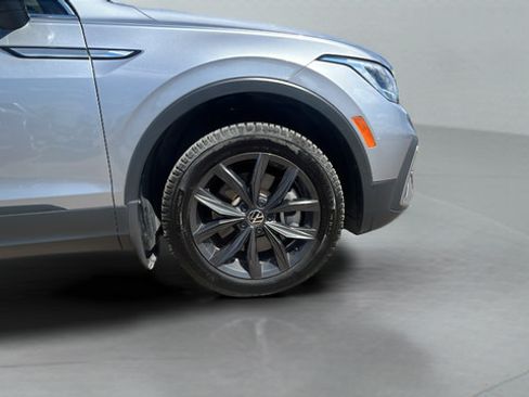 Used 2022 Volkswagen Tiguan SE AWD/4WD image 29