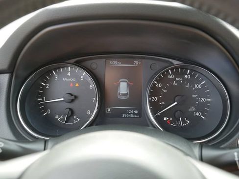 Used 2017 Nissan Rogue SV AWD/4WD image 27