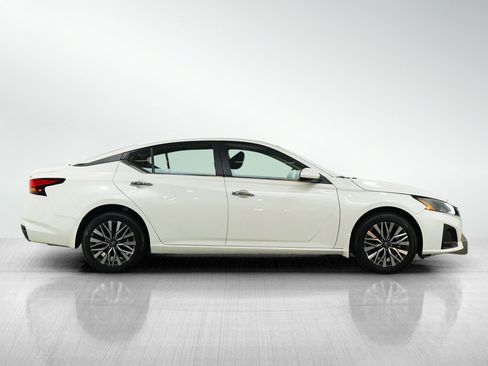 Used 2023 Nissan Altima 2.5 SV w/ SV Premium Package AWD/4WD image 6