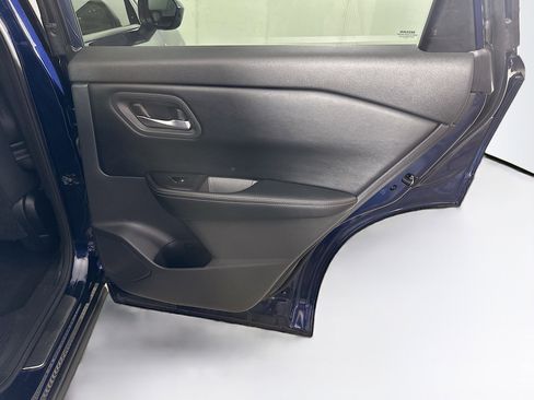 Used 2025 Nissan Rogue SV image 30