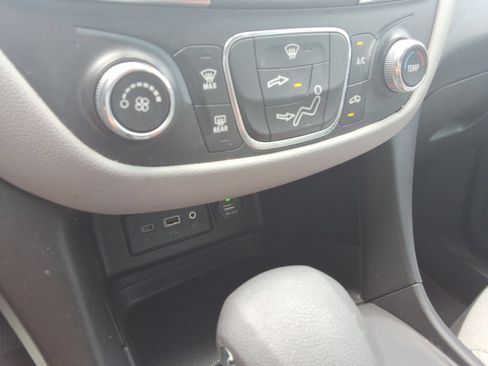 Used 2022 Chevrolet Equinox LS AWD/4WD image 17