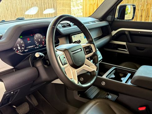 Used 2023 Land Rover Defender 110 S AWD/4WD image 7