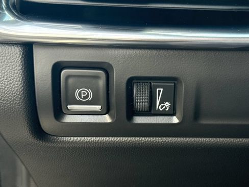 Certified 2023 Cadillac XT4 Luxury w/ Cold Weather Package AWD/4WD image 18