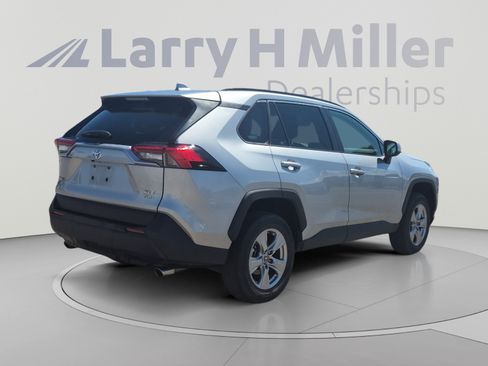 Used 2025 Toyota RAV4 XLE AWD/4WD image 5