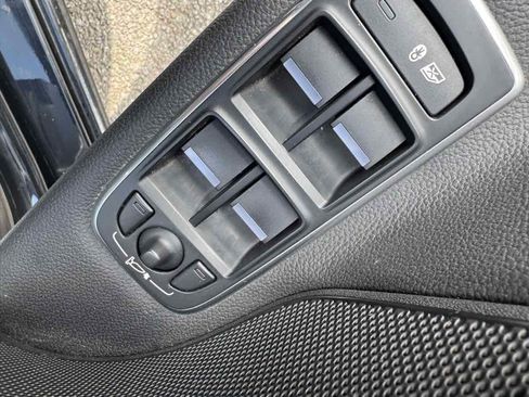 Used 2016 Jaguar XF S image 27