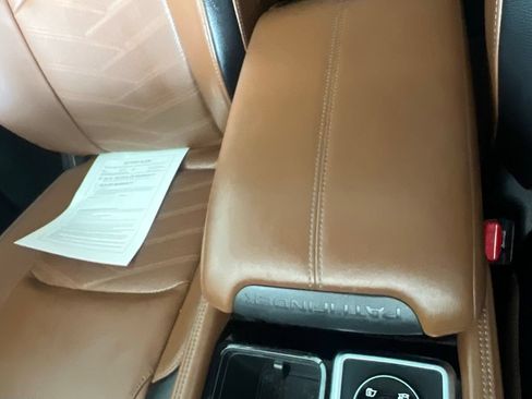 Used 2025 Nissan Pathfinder Platinum AWD/4WD image 24