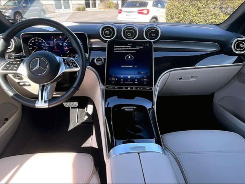 Used 2025 Mercedes-Benz GLC 300 4MATIC image 15