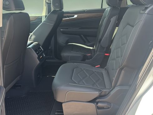 New 2026 Volkswagen Atlas SE FWD image 16
