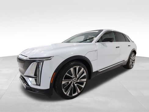 Certified 2026 Cadillac Lyriq Signature Luxury w/ Nappa Leather Package AWD/4WD image 8
