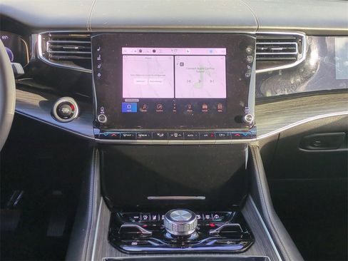 Used 2023 Jeep Wagoneer L Series III w/ Premium Group I image 20