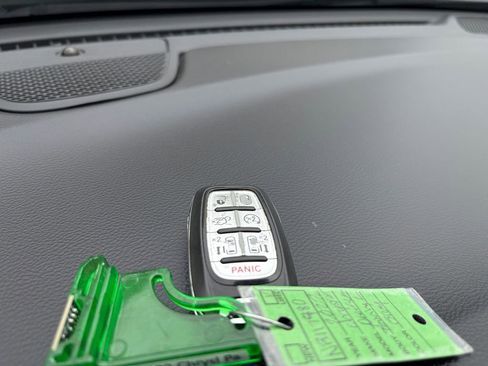 Used 2022 Chrysler Pacifica Touring-L image 29