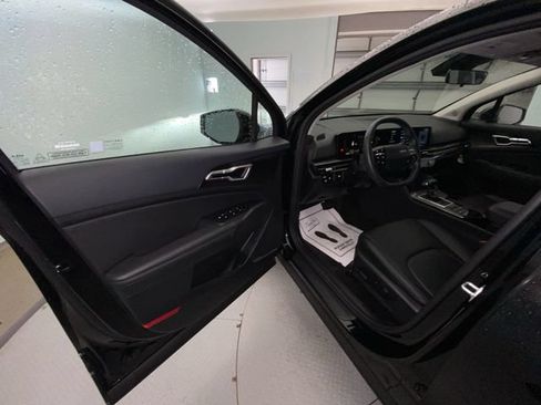 Used 2026 Kia Sportage EX FWD image 11