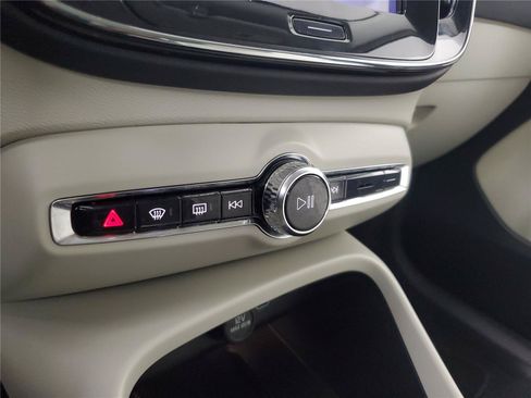 Certified 2026 Volvo XC40 B5 Plus AWD/4WD image 26