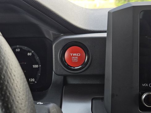 Used 2025 Toyota Tacoma TRD Sport AWD/4WD image 19