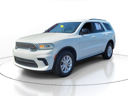Used 2024 Dodge Durango SXT image 2