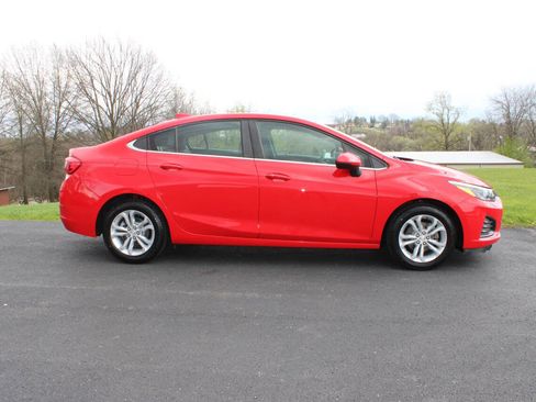 Used 2019 Chevrolet Cruze LT w/ Convenience Package image 2