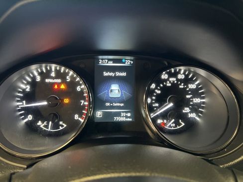 Used 2017 Nissan Rogue SV image 17