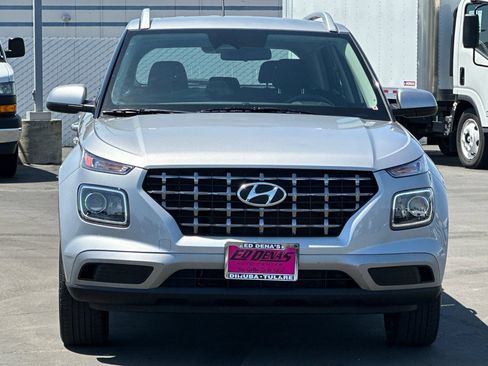 Used 2025 Hyundai Venue SEL FWD image 10