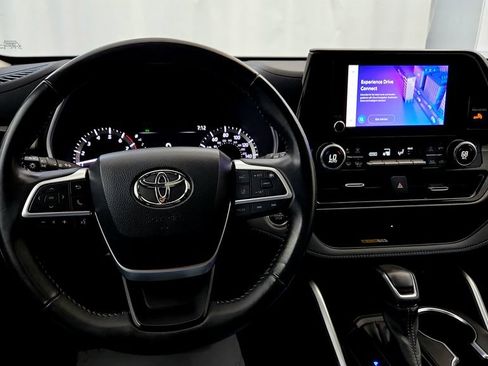 Used 2023 Toyota Highlander XLE AWD/4WD image 29
