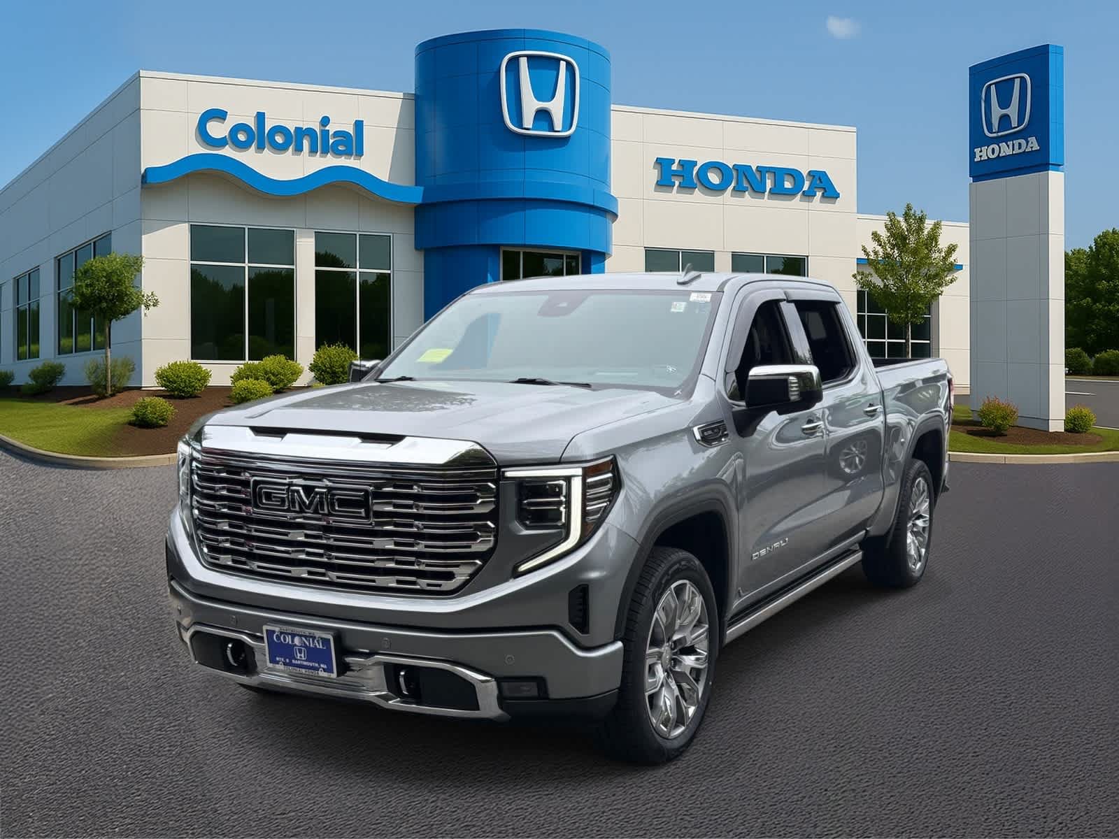 Used 2024 GMC Sierra 1500 Denali w/ Denali Reserve Package AWD/4WD image 1