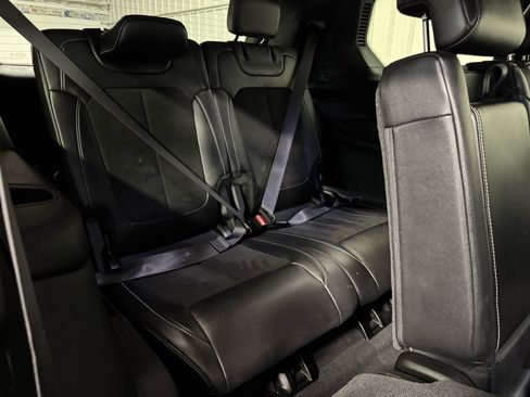 Used 2023 Jeep Grand Cherokee L Laredo image 13