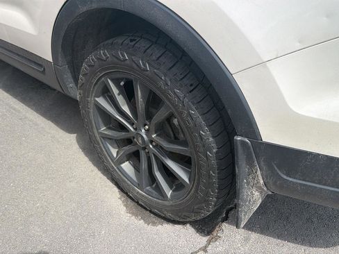 Used 2018 Ford Explorer XLT w/ Equipment Group 202A AWD/4WD image 10