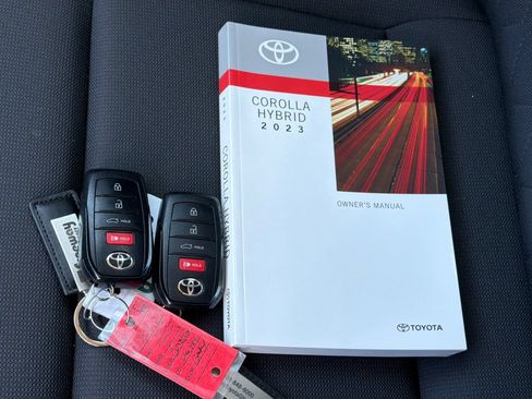 Used 2023 Toyota Corolla LE w/ LE Convenience Package FWD image 11