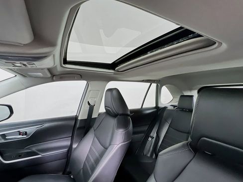 Used 2023 Toyota RAV4 XLE Premium image 21