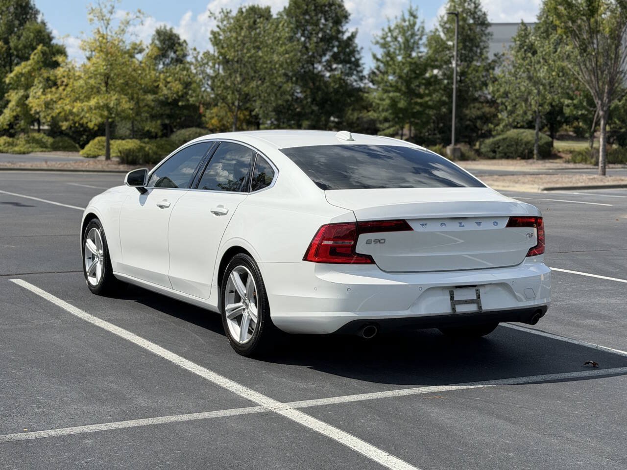 Used 2017 Volvo S90 T5 Momentum w/ Convenience Package FWD image 5