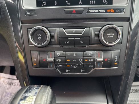Used 2018 Ford Explorer XLT w/ Equipment Group 201A AWD/4WD image 23