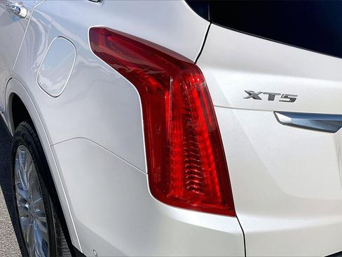 Used 2018 Cadillac XT5 Premium Luxury w/ Driver Assist Package image 30