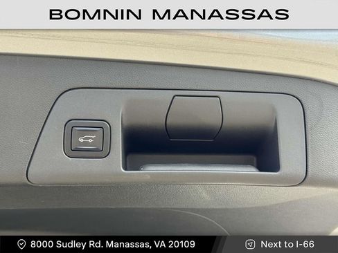 Used 2022 Buick Envision Avenir w/ Technology Package II image 12