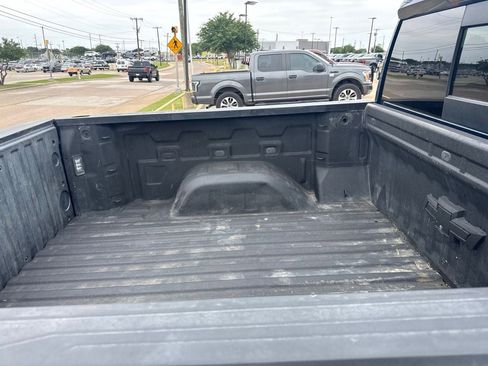 Used 2022 Chevrolet Silverado 1500 LT AWD/4WD image 5