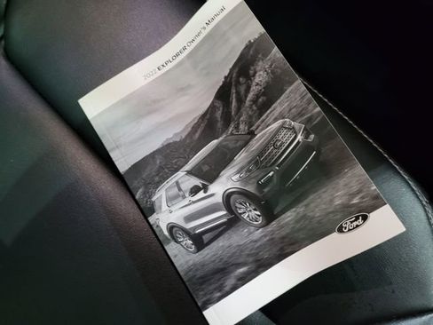 Used 2022 Ford Explorer XLT image 62