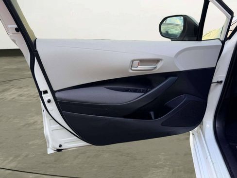 Used 2021 Toyota Corolla LE FWD image 12
