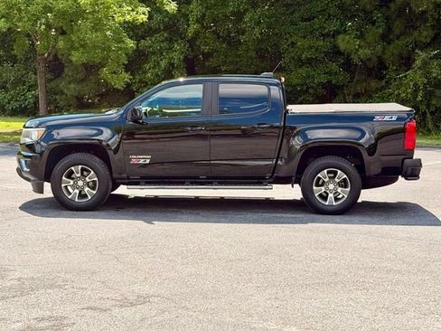 Used 2017 Chevrolet Colorado Z71 w/ Z71 Midnight Edition AWD/4WD image 3