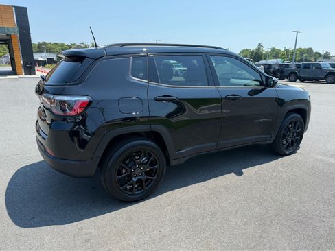 Used 2026 Jeep Compass Latitude w/ Quick Order Package 29K AWD/4WD image 9
