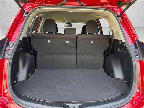 Used 2018 Toyota RAV4 LE FWD image 17