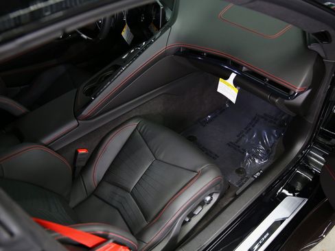 Used 2024 Chevrolet Corvette Z06 w/ Z07 Performance Package RWD image 30