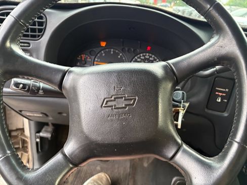 Used 2000 Chevrolet S10 Pickup 4x4 Extended Cab w/ Preferred Equipment Group image 14
