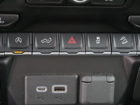 Used 2021 Chevrolet Silverado 1500 LT image 32